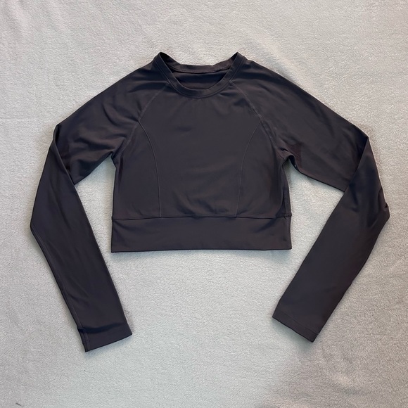 TALA SkinLuxe Crop Keyhole Long Sleeve Top in Tornada Grey Size Small - Picture 12 of 12